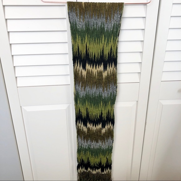 20% OFF🌟Tolani Weeds Scarf in Green/Black - Picture 3 of 13